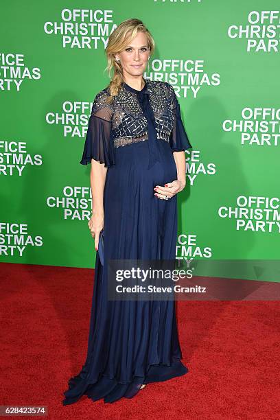 Model Molly Sims attends the premiere of Paramount Pictures' "Office Christmas Party" at Regency Village Theatre on December 7, 2016 in Westwood,...