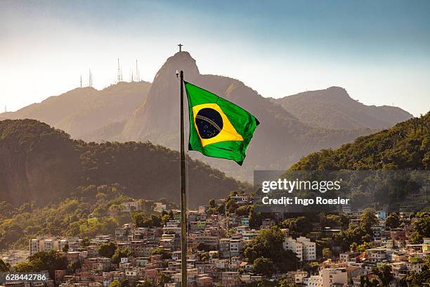 brazilian flag and corcovado - brazil fotografías e imágenes de stock