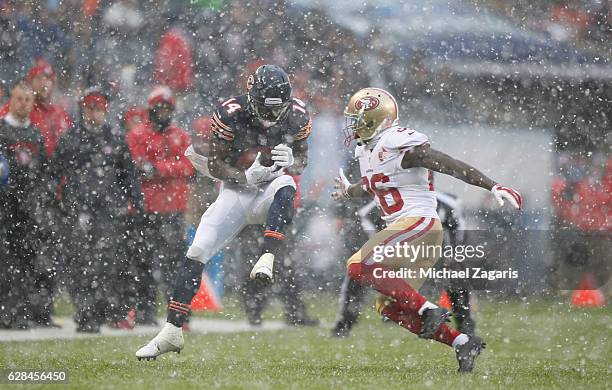 Deonte Thompson of the Chicago Bears makes a reception during the game against the San Francisco 49ers at Soldier Field on December 4, 2016 in...