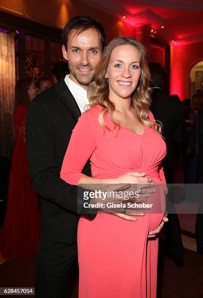 Sven Hannawald and his pregnant wife Melissa Hannawald , wearing a ...