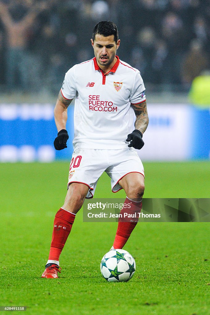 Olympique Lyonnais v FC Sevilla - Champions League