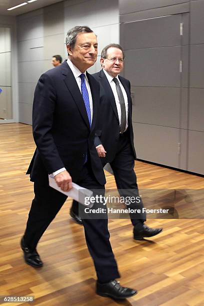 Mario Draghi, president of the European Central Bank, and Vice President Vitor Constancio went to a press conference at the ECB on December 8, 2016...