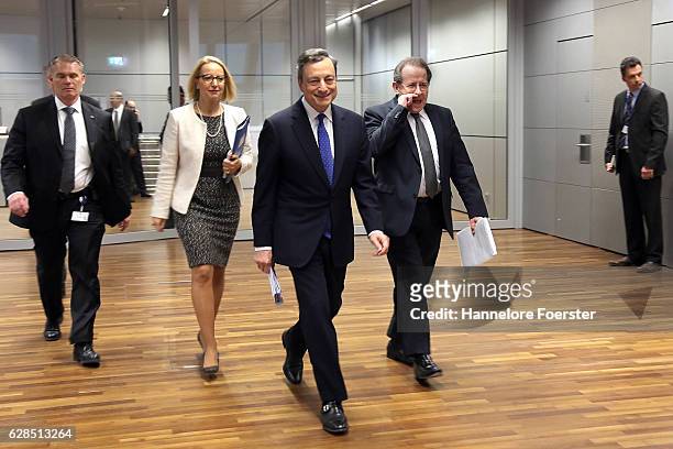 Mario Draghi, president of the European Central Bank, and Vice President Vitor Constancio went to a press conference at the ECB on December 8, 2016...