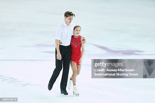 Ekaterina Alexandrovskaya and Harley Windsor of Australia compete during Junior Pairs Short Program on day one of the ISU Junior and Senior Grand...