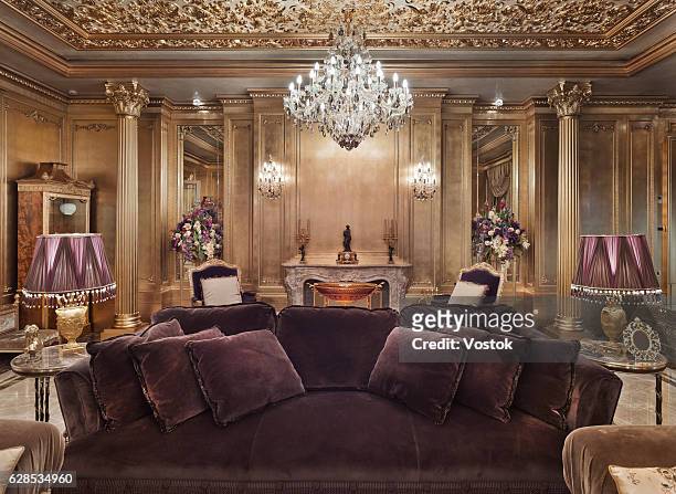 golden luxury living room in the private house - classical stock photos et images de collection