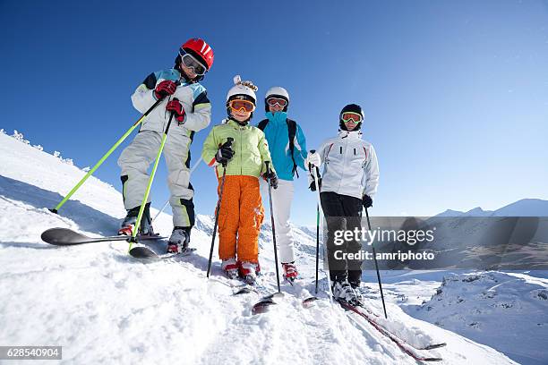 family skiing - family skiing stock pictures, royalty-free photos & images