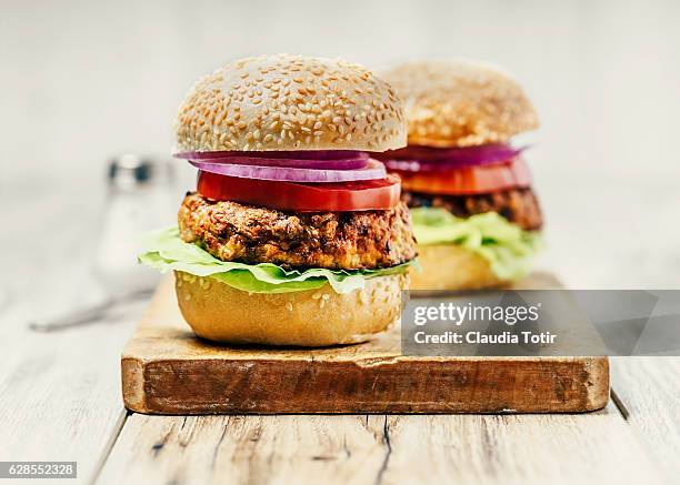 burger - red onion white background stock pictures, royalty-free photos & images