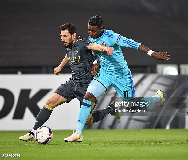 Sener Ozbayrakli of Fenerbahce in action against Eljero Elia of Feyenoord during the Europa League group A match between Feyenoord and Fenerbahce at...