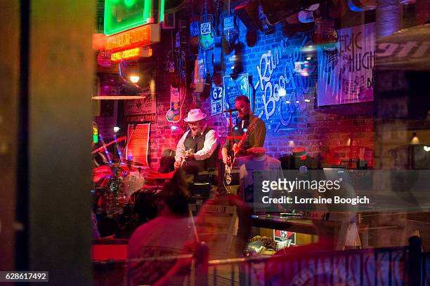 live music nightlife entertainment beale street memphis tennessee southern usa - memphis tennessee stockfoto's en -beelden