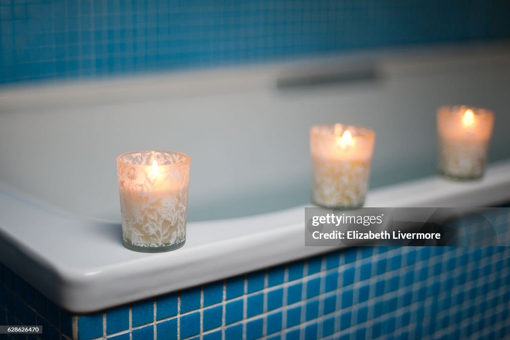 A bath/pool with candles