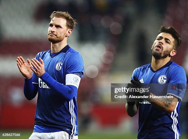 Benedikt Höwedes and Junior Caiçara of Schalke look dejected at the end of the UEFA Europa League match between FC Salzburg and FC Schalke 04 at Red...
