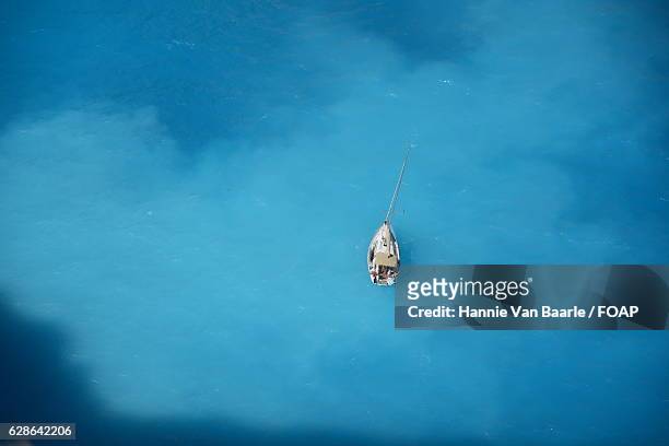 aerial view of boat on water - hannie van baarle stock pictures, royalty-free photos & images