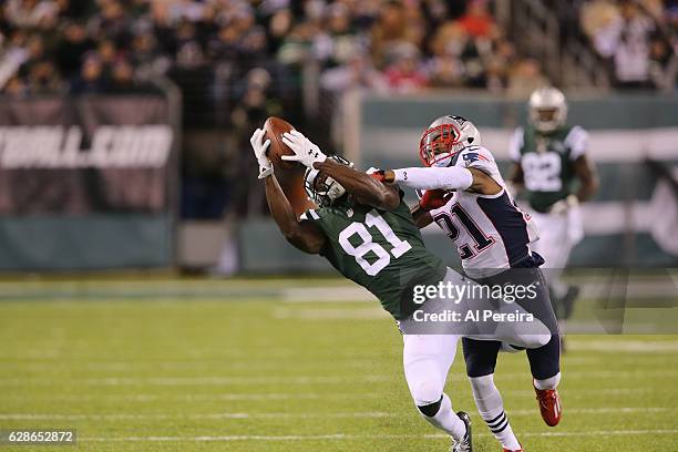 Wide Receiver Quincy Enunwa of the New York Jets catches a bomb against the New England Patriots on November 27, 2016 at MetLife Stadium in East...
