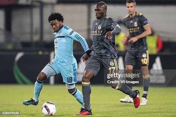 Miquel Nelom of Feyenoord, Moussa Sow of Fenerbahce SKduring the Europa League group A match between Feyenoord and Fenerbahce SK on December 08, 2016...