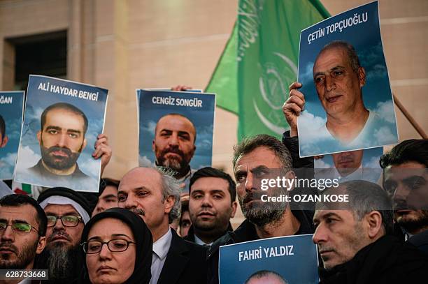 Lawyers and families hold pictures of victims and shout slogans on December 9, 2016 outside the Istanbul courthouse as Turkish court is expected to...