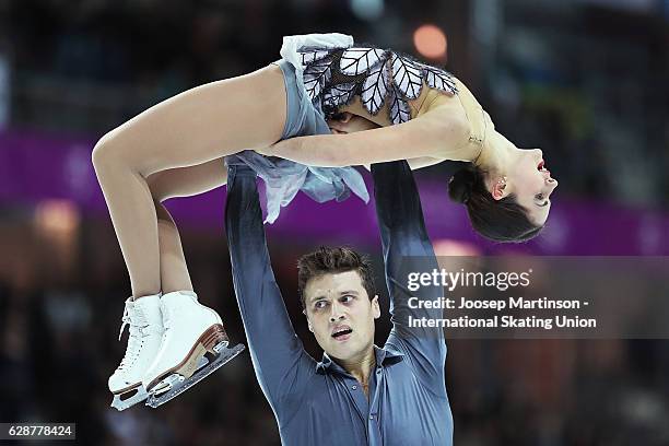 Natalia Zabiiako and Alexander Enbert of Russia compete during Senior Pairs Free Skating on day two of the ISU Junior and Senior Grand Prix of Figure...