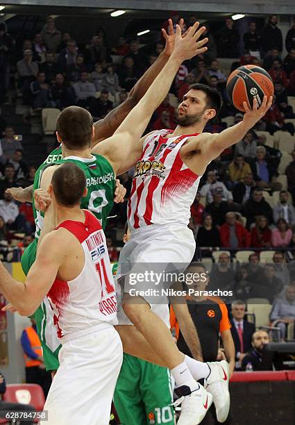 Kostas Papanikolau,#16 of Olympiacos Piraeus in action during the 2016/2017 Turkish Airlines EuroLeague Regular Season Round 11 game between...