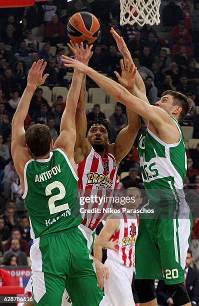 Khem Birch, #2 of Olympiacos Piraeus competes with Vadim Panin, #20 of Unics Kazan during the 2016/2017 Turkish Airlines EuroLeague Regular Season...