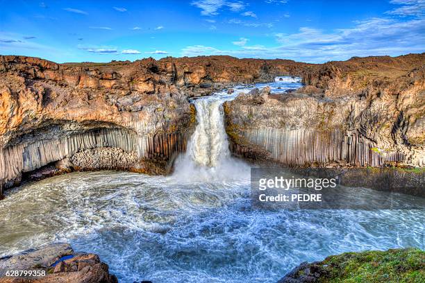 aldeyjarfoss waterfall - akureyri iceland stockfoto's en -beelden