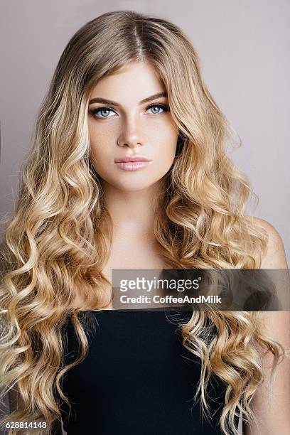 21,217 Long Blonde Curly Hair Photos and Premium High Res Pictures - Getty  Images