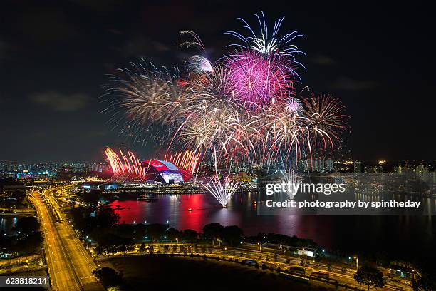 the national day of singapore - singapore national flag stock pictures, royalty-free photos & images