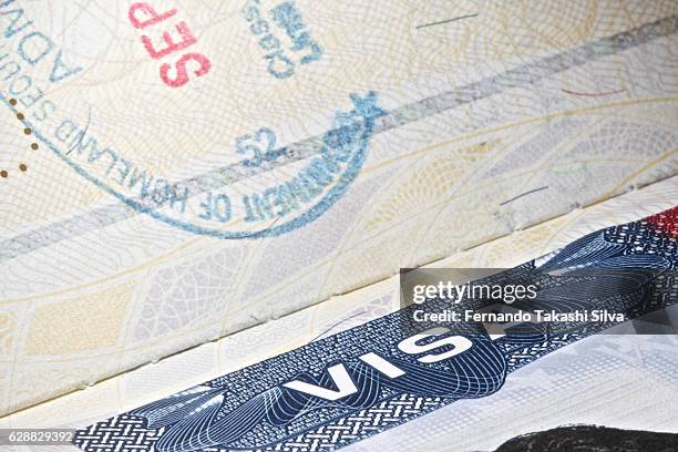 usa visa with partial stamp - timbro-del-passaporto foto e immagini stock
