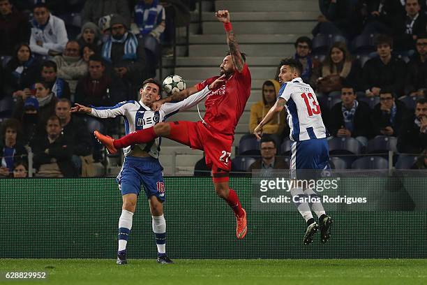 Porto's midfielder Hector Herrera from Mexico vies with Leicester´s defender Marcin Wasilewski from Poland during the match between FC Porto v...