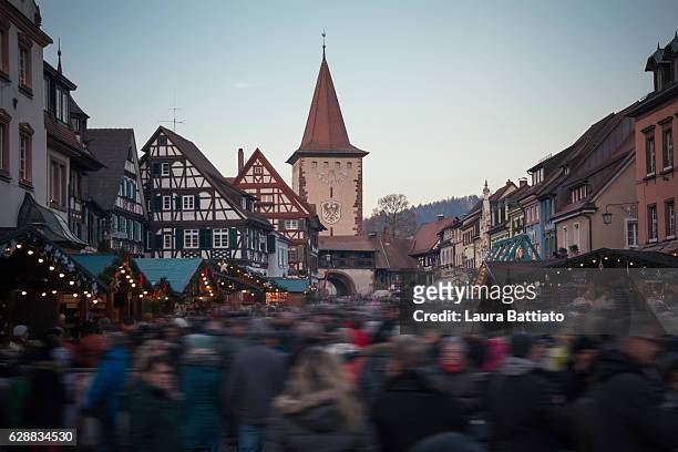 christmas shopping - people strolling around the christmas market in the center of the town - gengenbach, germany - baden baden stock pictures, royalty-free photos & images