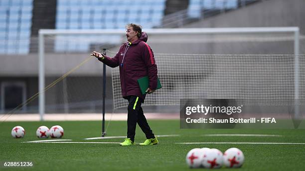 Club America coach Ricardo La Volpe during a training session at Nagai Stadium on December 10, 2016 in Osaka, Japan.