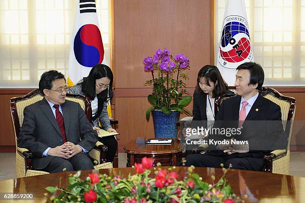 South Korea - South Korean Foreign Minister Yun Byung Se meets with Chinese Vice Foreign Minister Liu Zhenmin at the South Korean Foreign Ministry in...