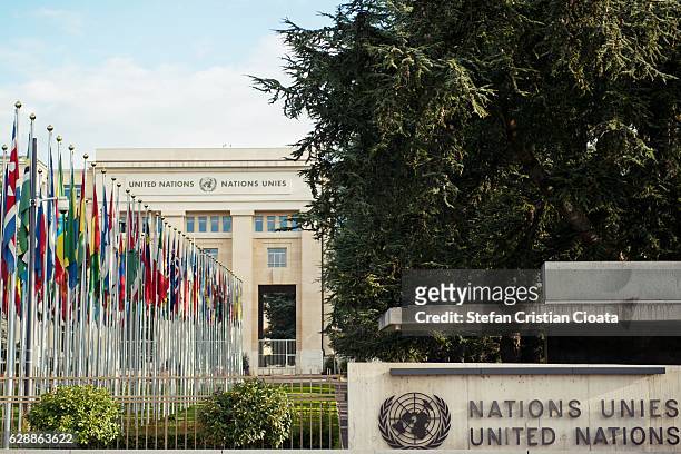 united nations - hoofdkwartier van de verenigde naties stockfoto's en -beelden