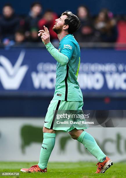 Lionel Messi of FC Barcelona celebrates after scoring his team's second goal during the La Liga match between CA Osasuna and FC Barcelona at Sadar...