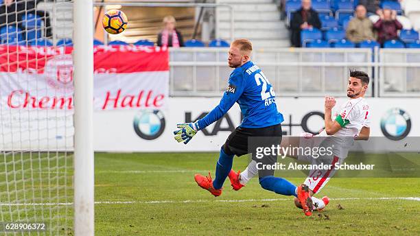 Stefan Kleineheismann of Halle challenges Maximilian Reule of Wiesbaden during the Third Bundesliga match between Wehen Wiesbaden and Hallescher FC...