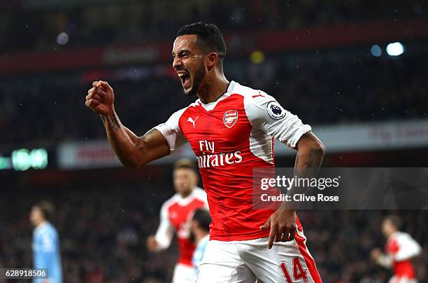 Arsenal O2 Walcott Theo Walcott Photos Photos and Premium High Res Pictures - Getty Images