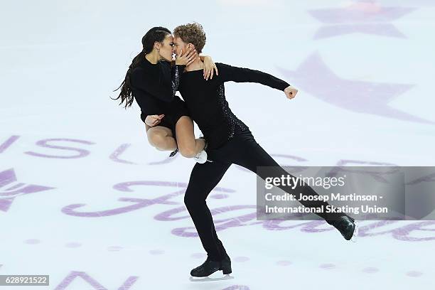 Madison Chock and Evan Bates of United States compete during Senior Ice Dance Free Dance on day three of the ISU Junior and Senior Grand Prix of...