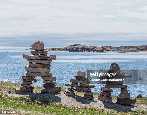 inukshuks on the atlantic coast - inukshuk stock pictures, royalty-free photos & images