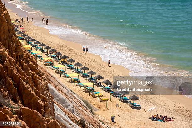 beach praia da falesia, vilamoura, algarve, portugal - lifeispixels stock pictures, royalty-free photos & images