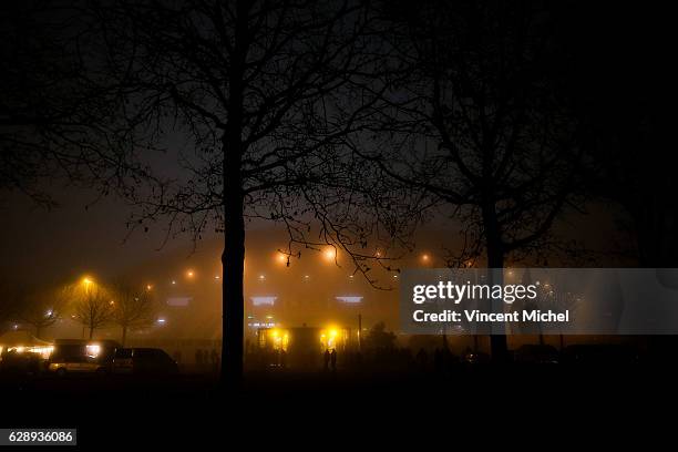 The match is postponed because of the fog during the ligue 1 match between FC Nantes and SM Caen at Stade de la Beaujoire on December 10, 2016 in...