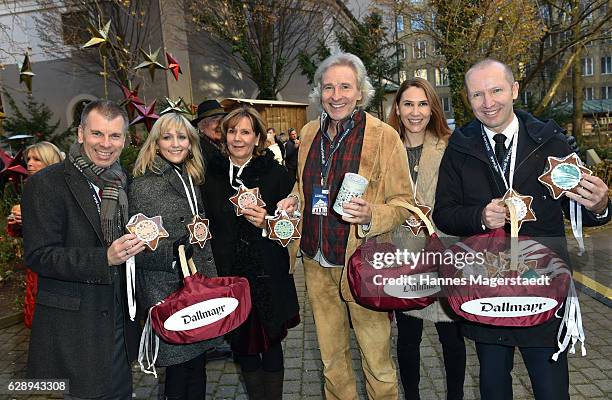 Peter Mey, Candy Pomp, Prinzessin Ursula von Bayern, Thomas Gottschalk, Sunny Randlkofer and Florian Randlkofer during the 21th BMW advent charity...