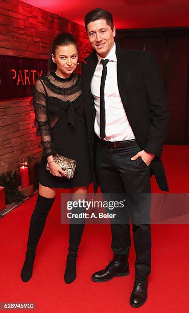 Robert Lewandowski of FC Bayern Muenchen poses with his wife Anna Stachurska as they arrive for the club's Christmas party at H'ugo's bar on December...