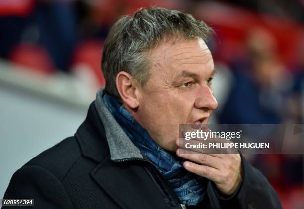 Montpellier's French head coach Frederic Hantz gestures during the French L1 football match Lille vs Montpellier on December 10, 2016 at the " Pierre...
