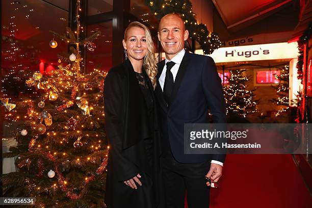 Arjen Robben of FC Bayern Muenchen and his wife Bernadien Robben arrive for the club's Christmas party at H'ugo's bar on December 10, 2016 in Munich,...