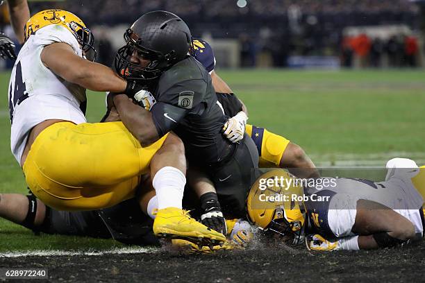 Quarterback Ahmad Bradshaw of the Army Black Knights rushes for a fourth quarter against the Navy Midshipmen during their 21-17 win at M&T Bank...