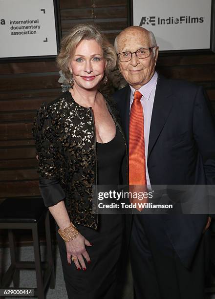 Honorees Lyn Lear and Norman Lear attend the 32nd Annual IDA Documentary Awards at Paramount Studios on December 9, 2016 in Hollywood, California.
