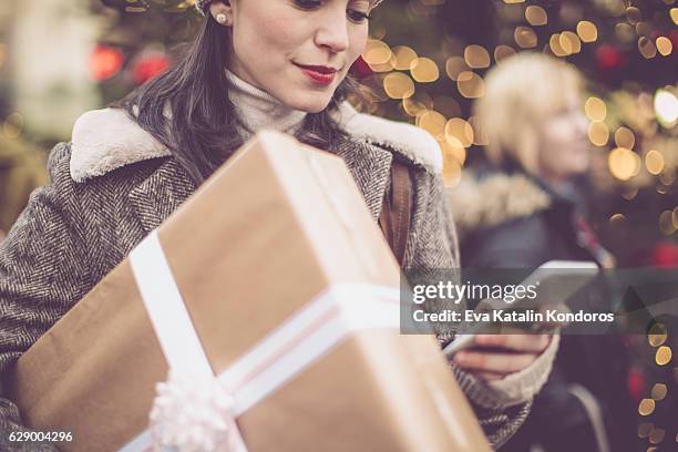 winter shopping season - global gift stock pictures, royalty-free photos & images