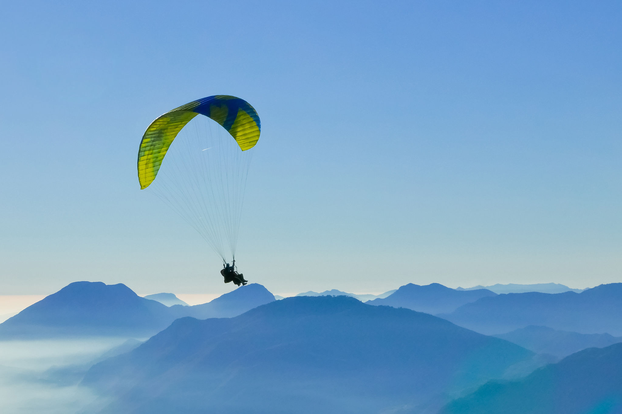 tandem paragliding