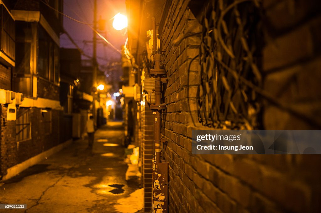 Narrow alley in Seoul At Night