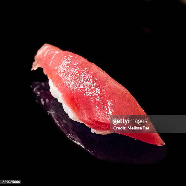 akami sushi - nigiri stockfoto's en -beelden