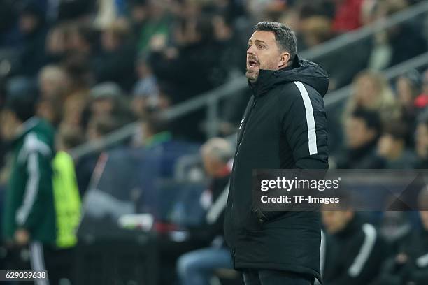 Coach Oscar Garcia of Salzburg looks on during the UEFA Europa League match between FC Salzburg and FC Schalke 04 at Red Bull Arena in Salzburg,...