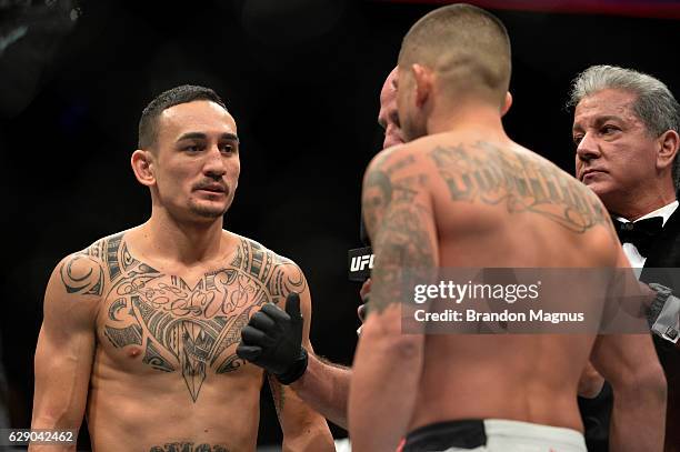 Max Holloway face off Anthony Pettis in their interim UFC featherweight championship bout during the UFC 206 event inside the Air Canada Centre on...